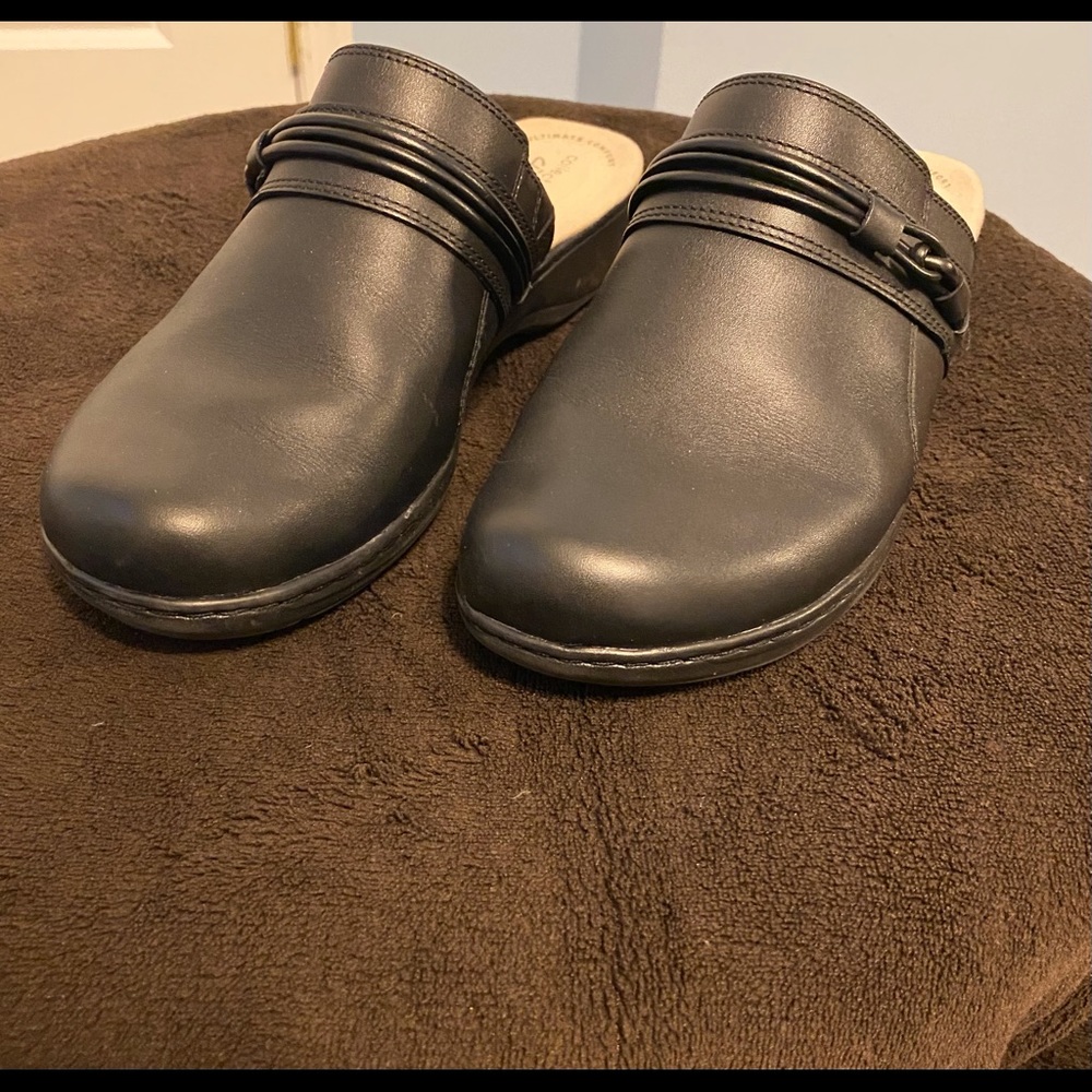 Clarks Black Leisa Clover Slip-On Mule